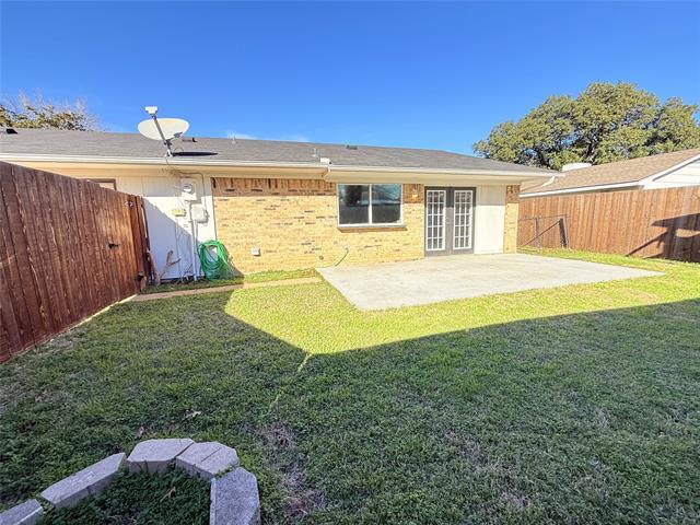 Building Photo - 2104 Poppy Ln