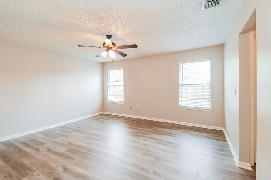 Building Photo - 4461 Cobblefield Cir W