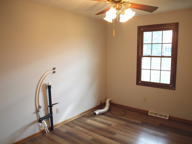 Building Photo - 607 Cheyenne Cir