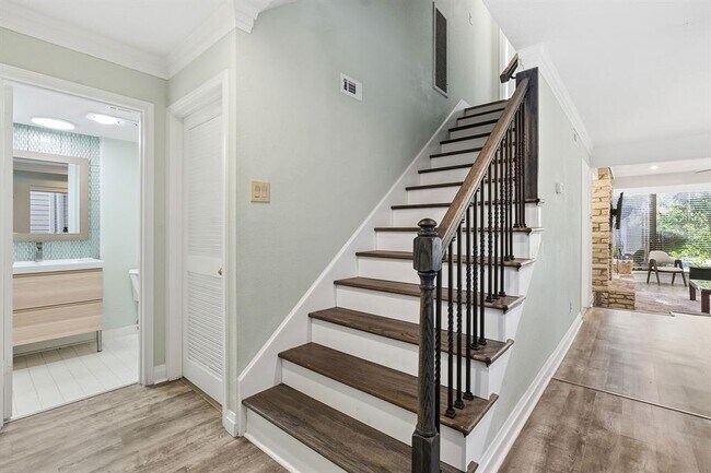 Building Photo - 112 World of Tennis Sq