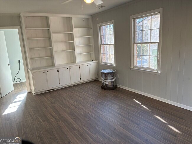 Building Photo - 3992 Maplewood Dr