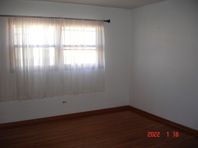 Building Photo - 7854 W Cahill Terrace