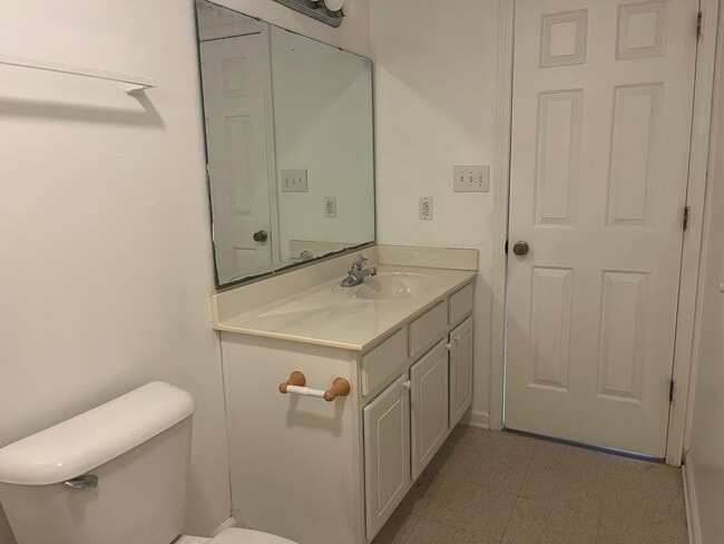 Building Photo - Pet Friendly 3 Bedroom, 2 Bath Duplex in College Park Available Soon!