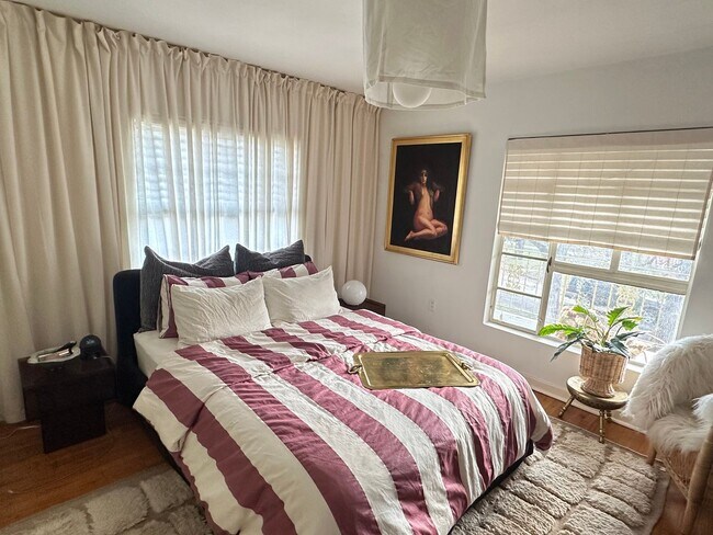 Building Photo - F28