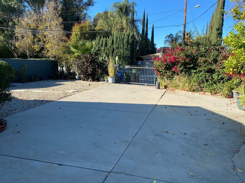 Building Photo - Charming Renovated 3-Bedroom Home in Tarza...