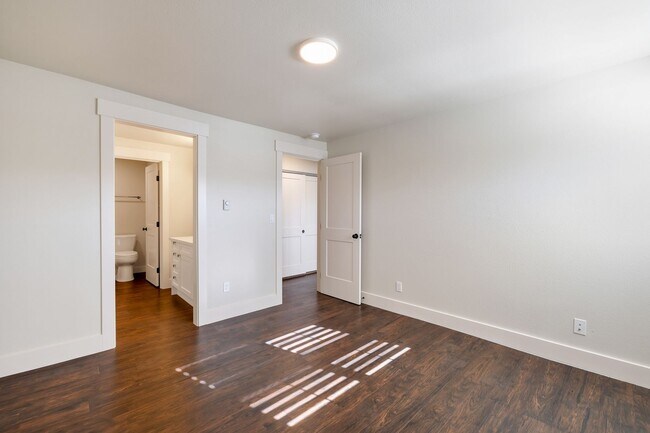 Building Photo - Great 2bd 2ba located in Old Burien