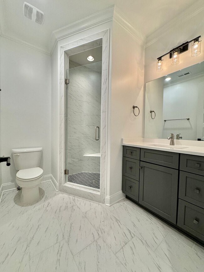 Building Photo - 3 bedroom home with 3.5 bathrooms and 2 Car Garage