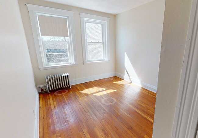 Building Photo - 9/1 No Fee! Split style 3BR w/balcony, heat inc!