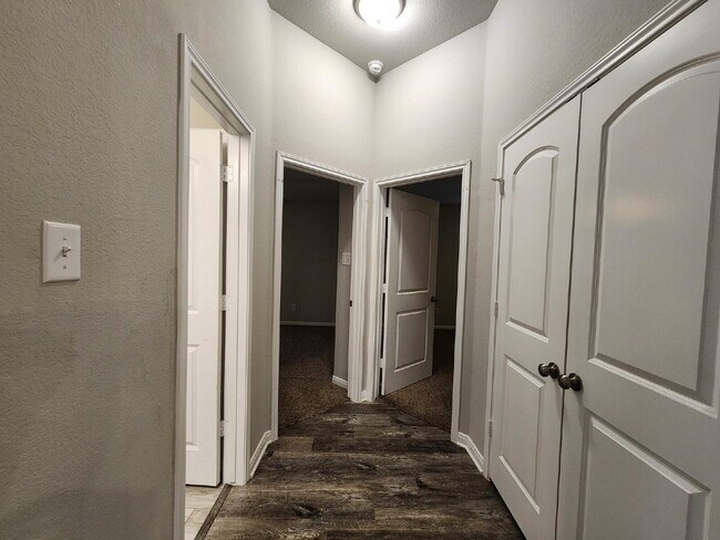 Building Photo - "Beautiful 3 Bedroom, 2 Bathroom Home for ...
