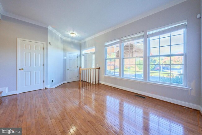 Building Photo - 685 Springhouse Square SE