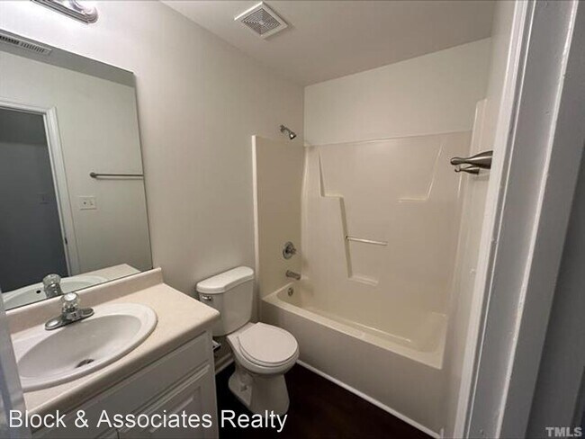 Building Photo - 3 br, 2.5 bath House - 401 Whitehall Court