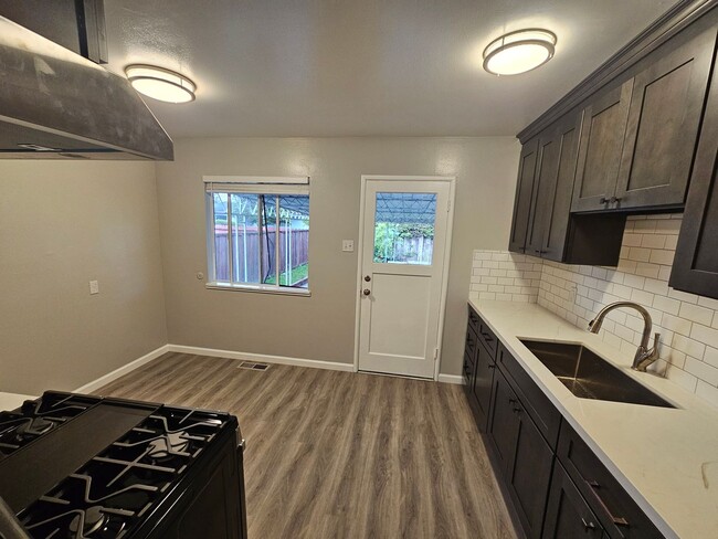 Building Photo - Freshly Updated 3 Bedroom House Looking fo...