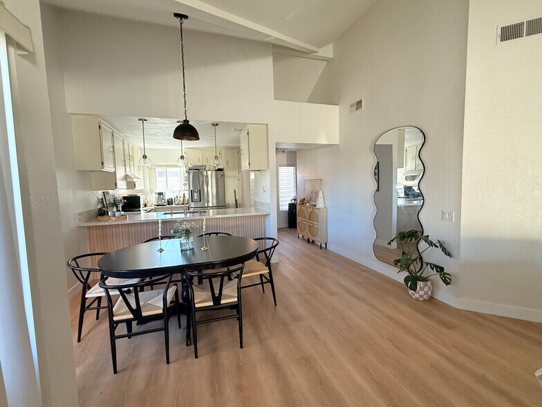 Building Photo - 2109 Northshore Dr