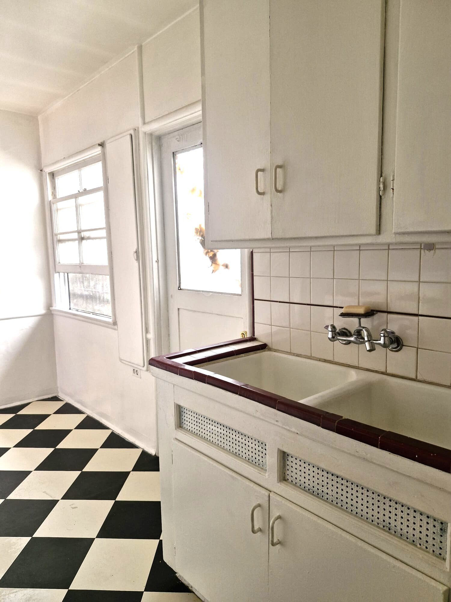 Building Photo - 7315 Willoughby Ave