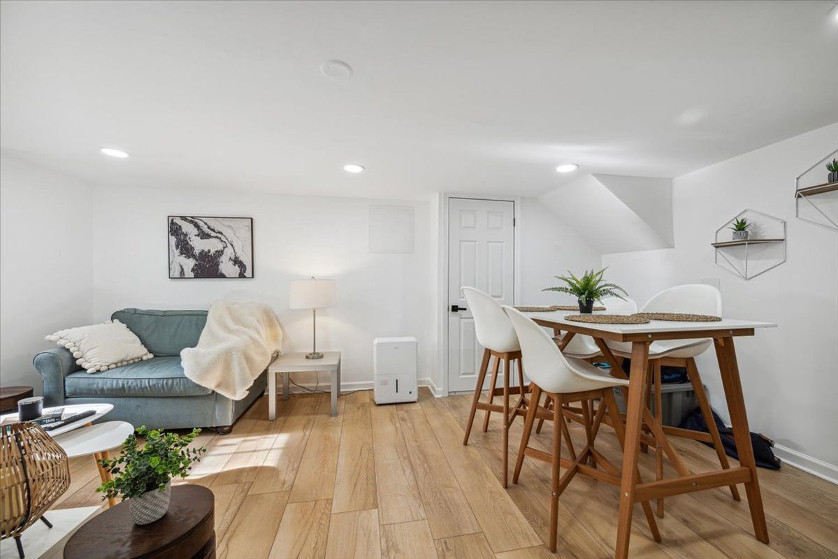 Building Photo - 16 Hickory Rd