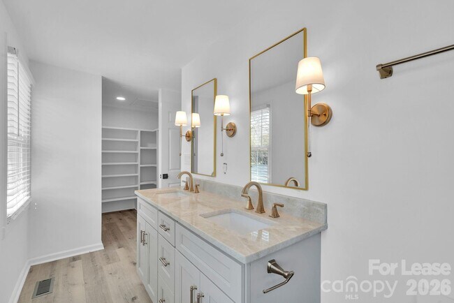 Building Photo - 7404 Shadowlake Dr