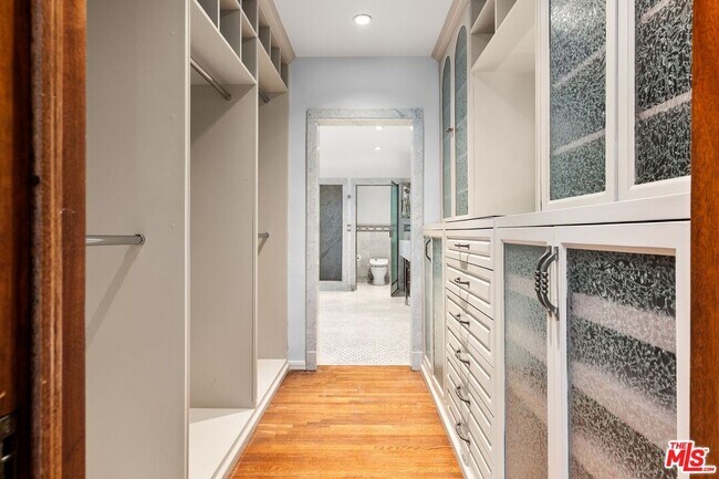 Building Photo - 11159 La Maida St