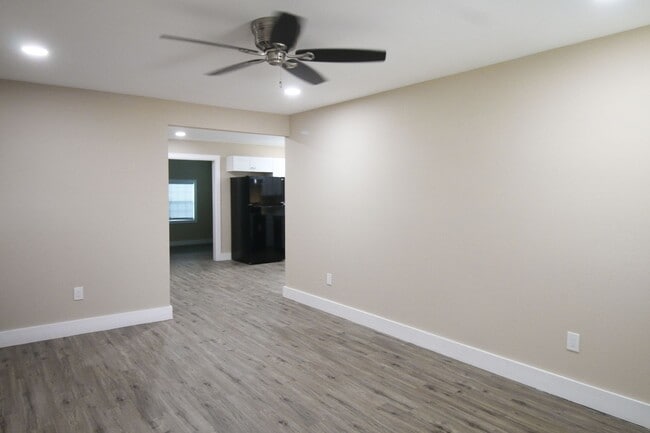 Building Photo - Recently Remodeled 3 Bed 2 Bath!