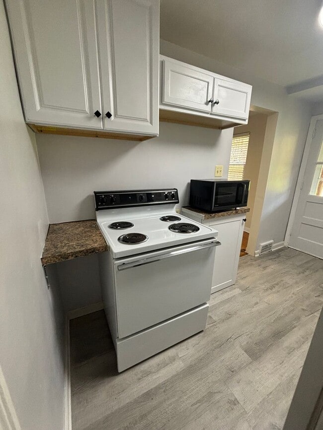 Building Photo - bev1552