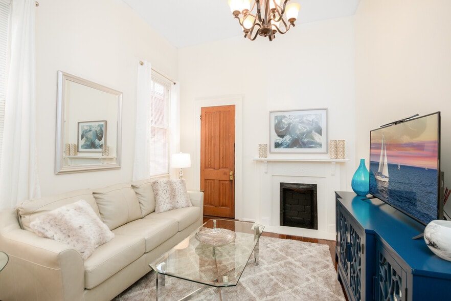 Living room - 4221 Prytania St