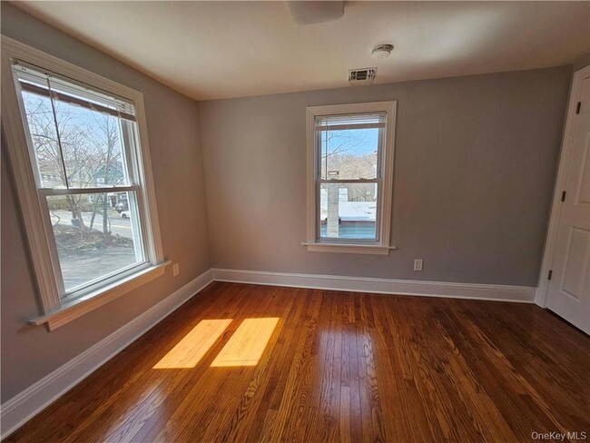 Building Photo - 95 NY-59