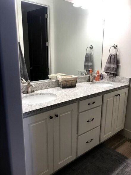 Building Photo - 4895 N Fishers Island Way