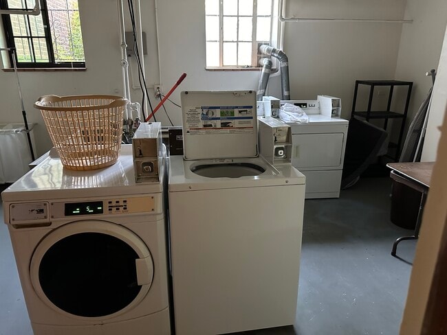 Laundry room in basement - 2233 Kearney St