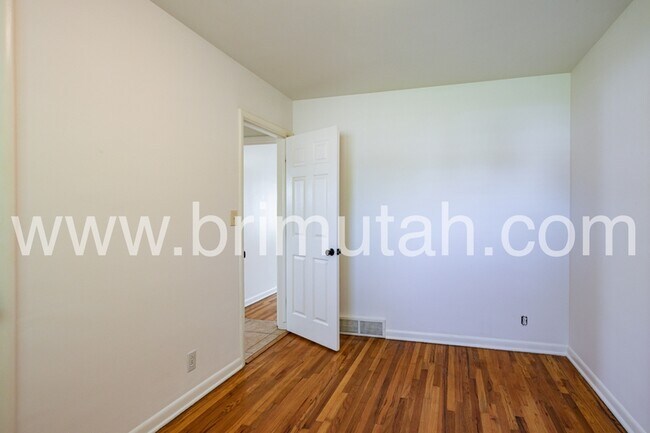 Building Photo - 30 W 1100 S