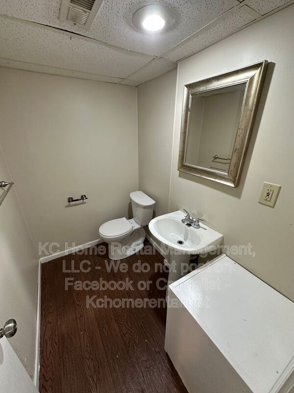 Building Photo - 3910 SW 8th Ter