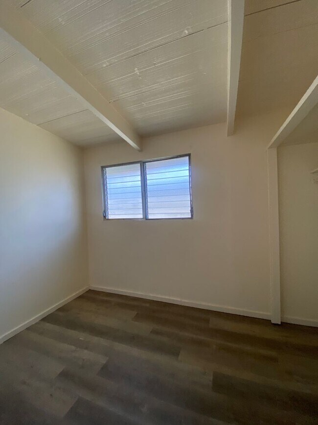 Building Photo - Single Family