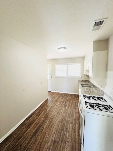 Building Photo - 2036 Delano Dr