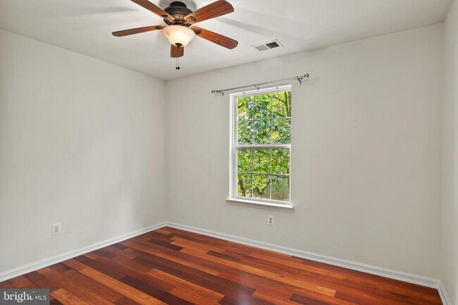 Building Photo - 144 Midland Rd