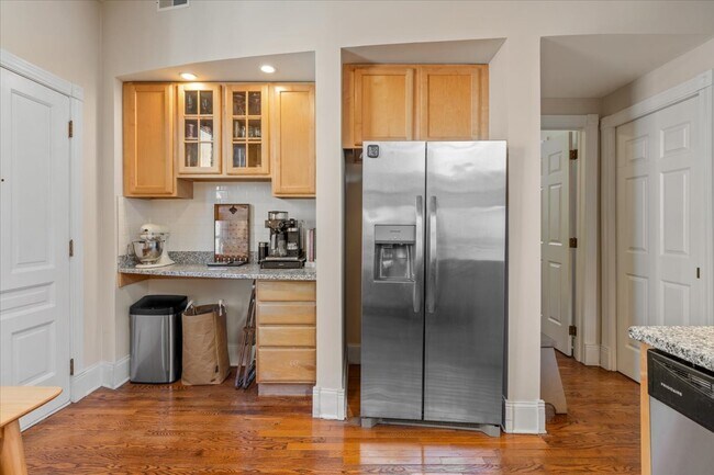 Building Photo - 1633 N North Park Avenue