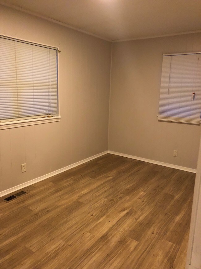 Building Photo - 6 W 32nd St