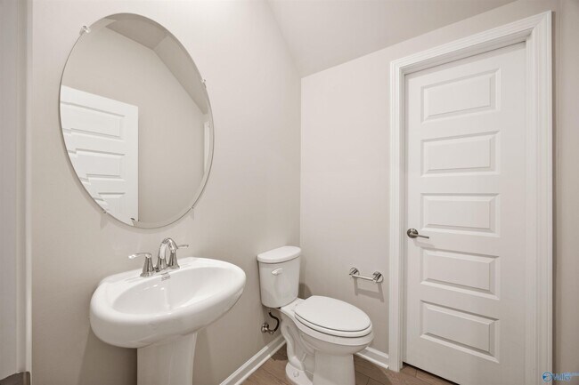 Building Photo - 4608 Hampton Glen Circle SE