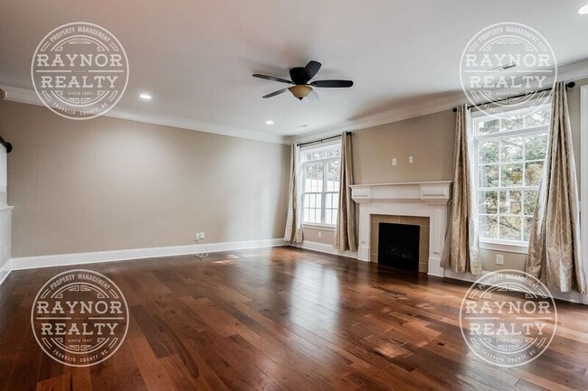 Building Photo - 320 Sugar Maple Ave