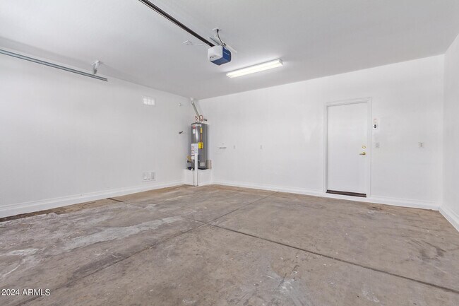Building Photo - 6907 W Carson Rd