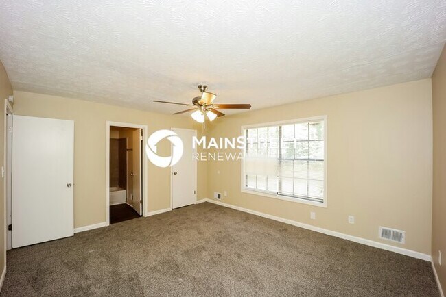 Building Photo - 3 Bedroom Pet-Friendly Home in RIVERDALE, ...