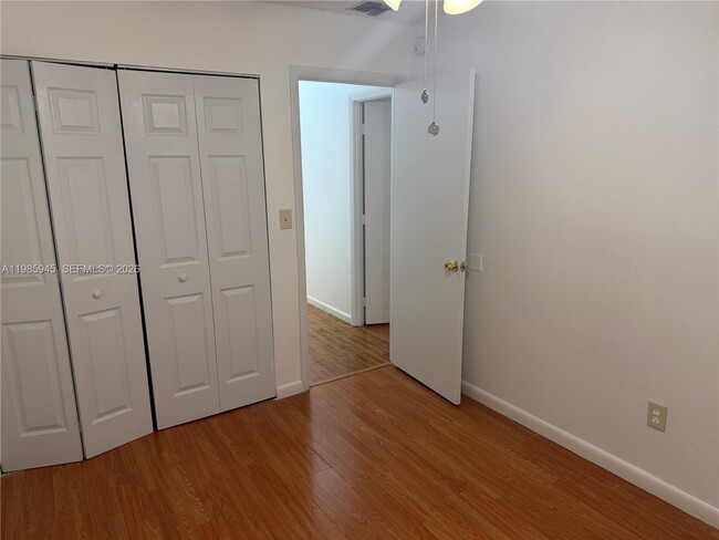 Building Photo - 3962 Inverrary Dr