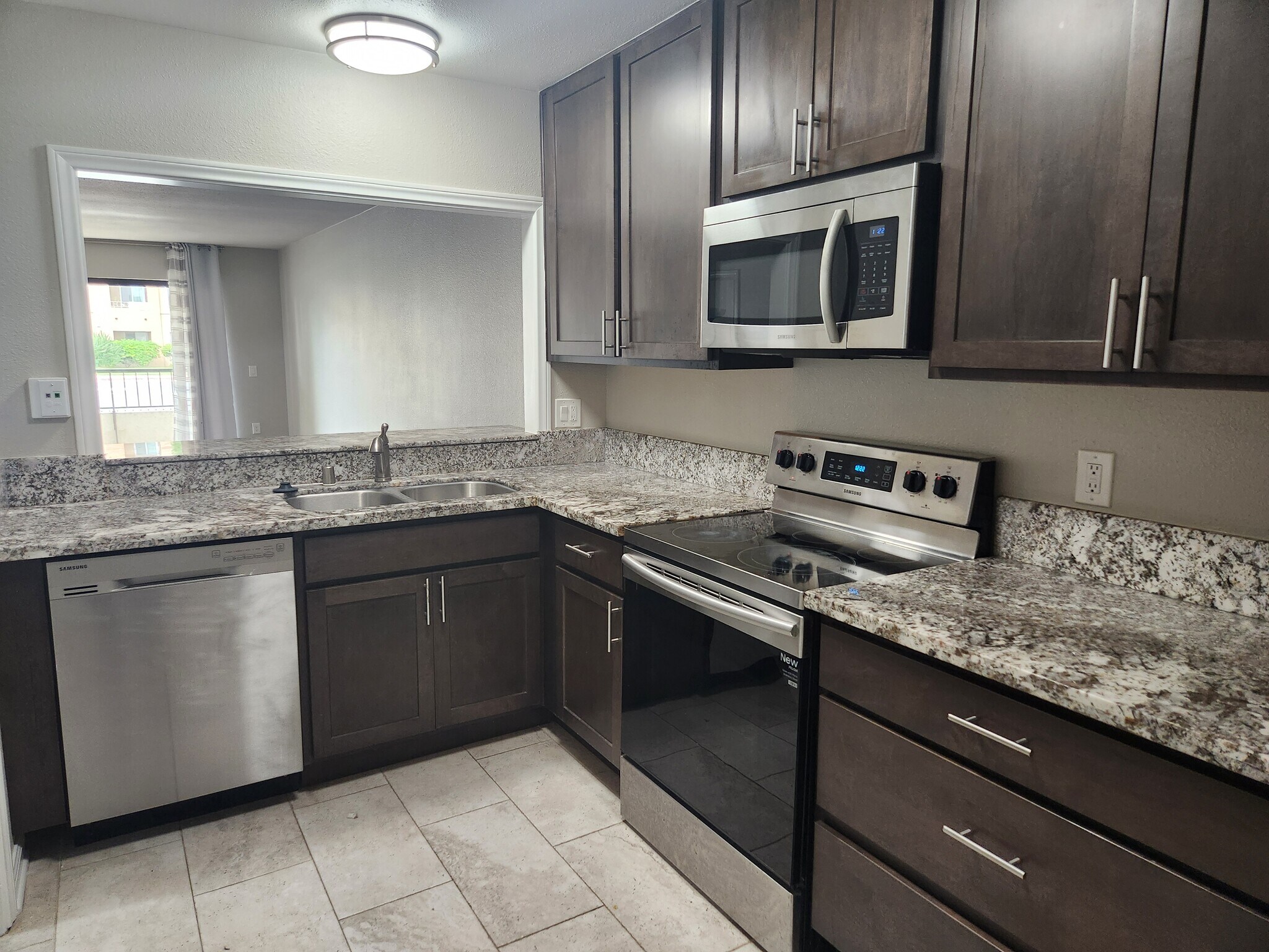 Building Photo - 3525 Lebon Dr