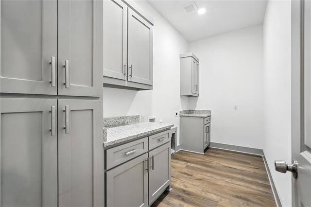 Building Photo - 716 Oak Creek Dr