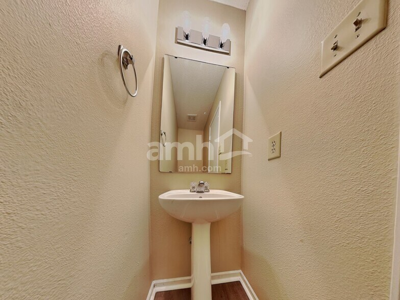 Building Photo - 13314 Loyalty Dr