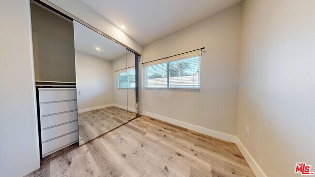 Building Photo - 7051 White Oak Ave