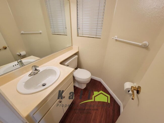 Building Photo - 2096 Northshore Dr