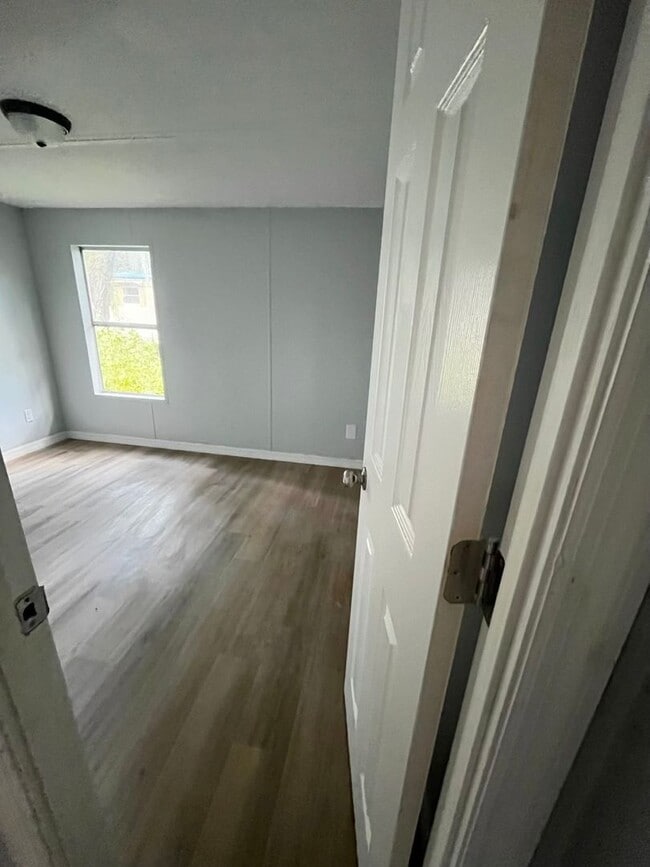 Building Photo - SPACIOUS 3BR/2BA Bushnell Home NO APPLICAT...