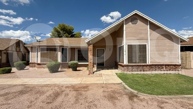 Primary Photo - 1055 N Recker Rd