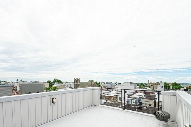 Building Photo - Four Bed Point Breeze Home