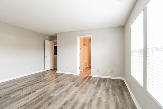 Building Photo - 13921 Lawrence Farm Ln