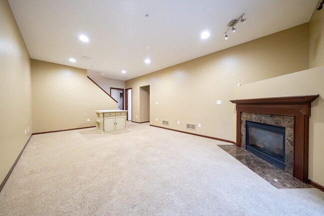 Building Photo - 5128 Yuma Ln N