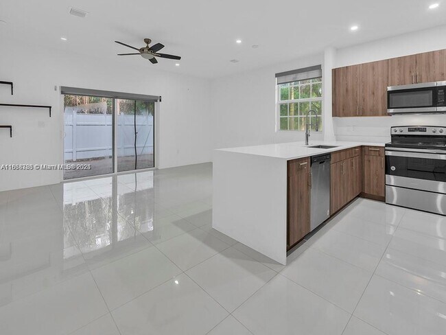 Primary Photo - 1350 Crystal Way